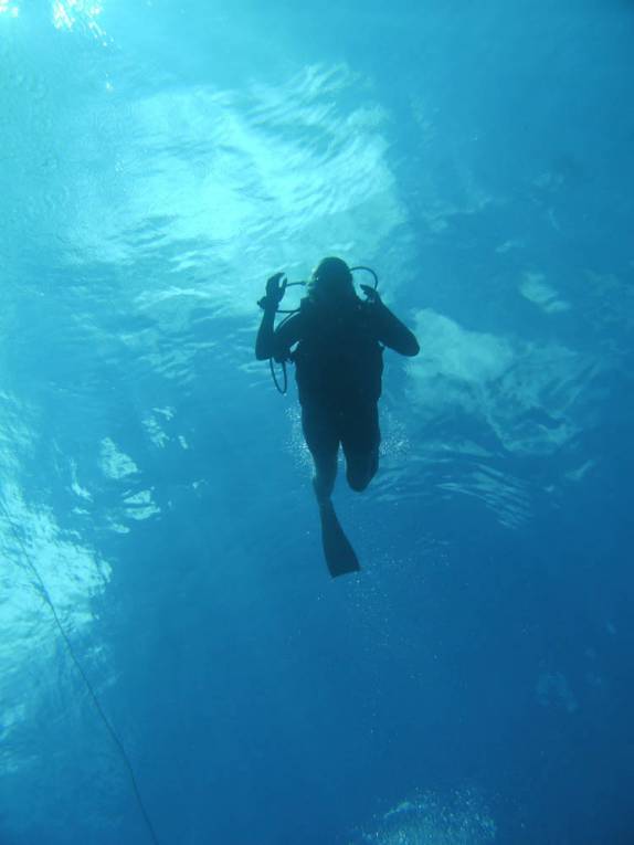 Início de mergulho em Round Rock, em Grand Cayman, nas Ilhas Caiman